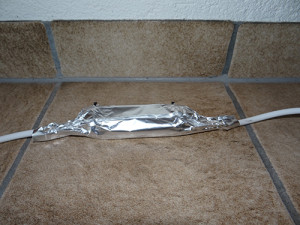 Abbildung 3: So sollte es aussehen, wenn Kabel und BioTuner in Aluminiumfolie gewickelt sind.